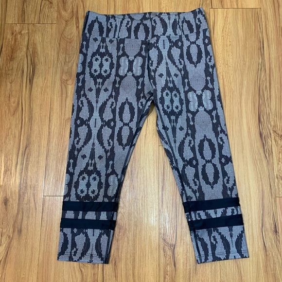THE UPSIDE Pattern 3/4 Crop Leggings - Picture 5 of 13